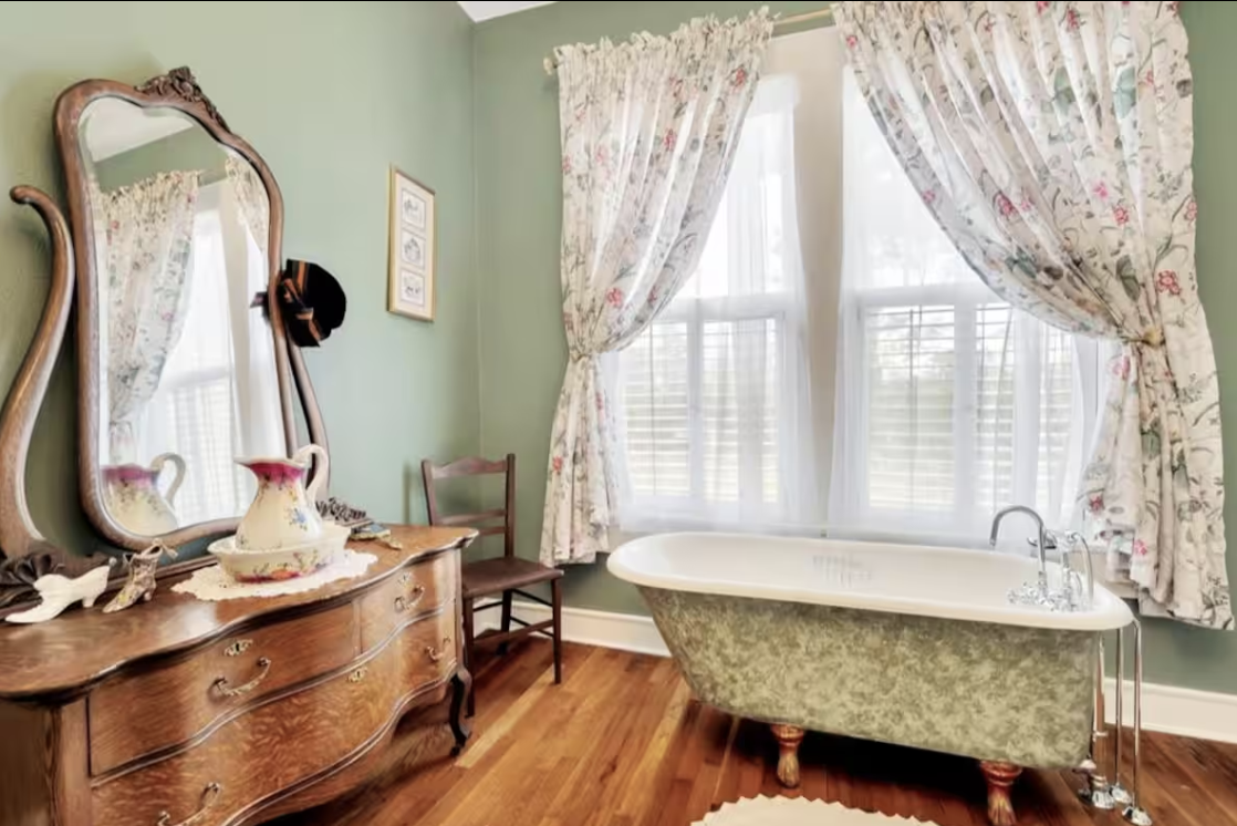 Luxe Private Room Downtown Hemphill